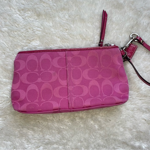 Coach y2k hot pink logo fabric patent wristlet pouch - Picture 4 of 6